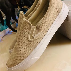 9.5 men 11 woman Slip on suede vans! Love these!